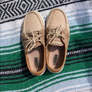 Skechers on the go slip on boat shoes in cream size 8